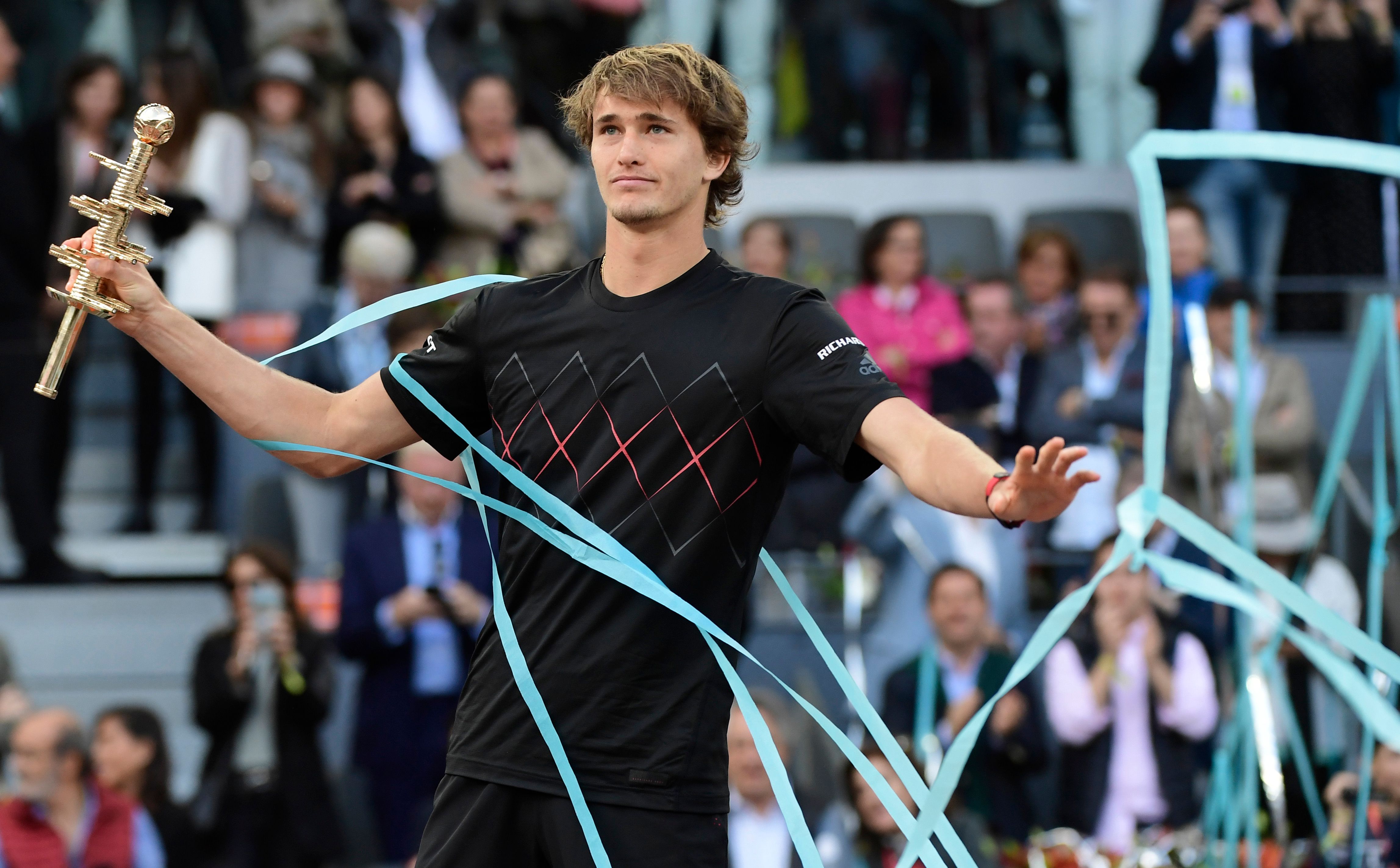 包含日本网球队血洗世界网球队，兹维列夫惊艳世界的词条