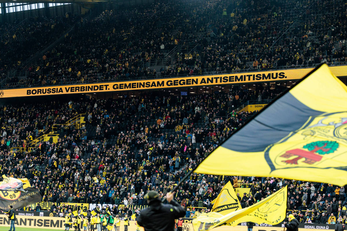 多特蒙德火力全开,轻松击溃对手 多特蒙德火力全开,轻松击溃对手