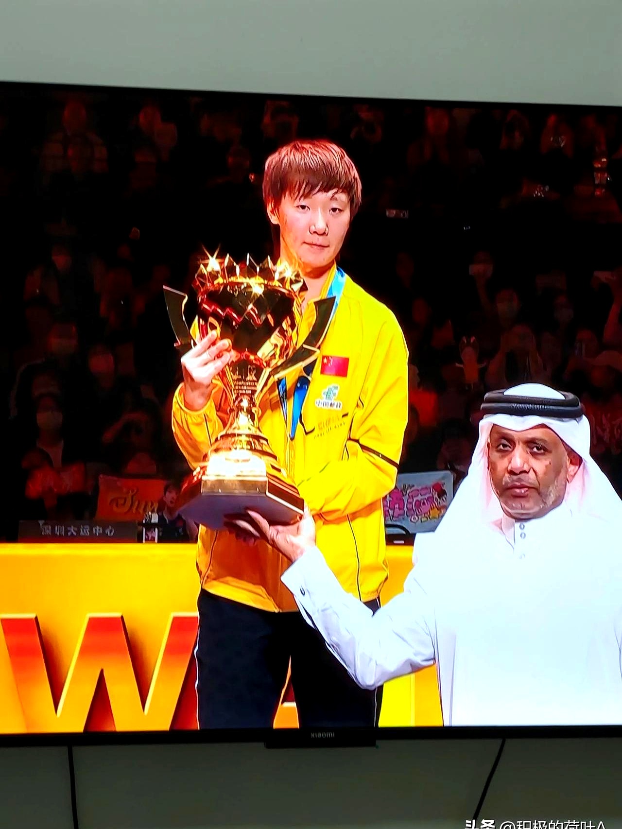 塞尔维亚乒乓球选手精准发球夺冠