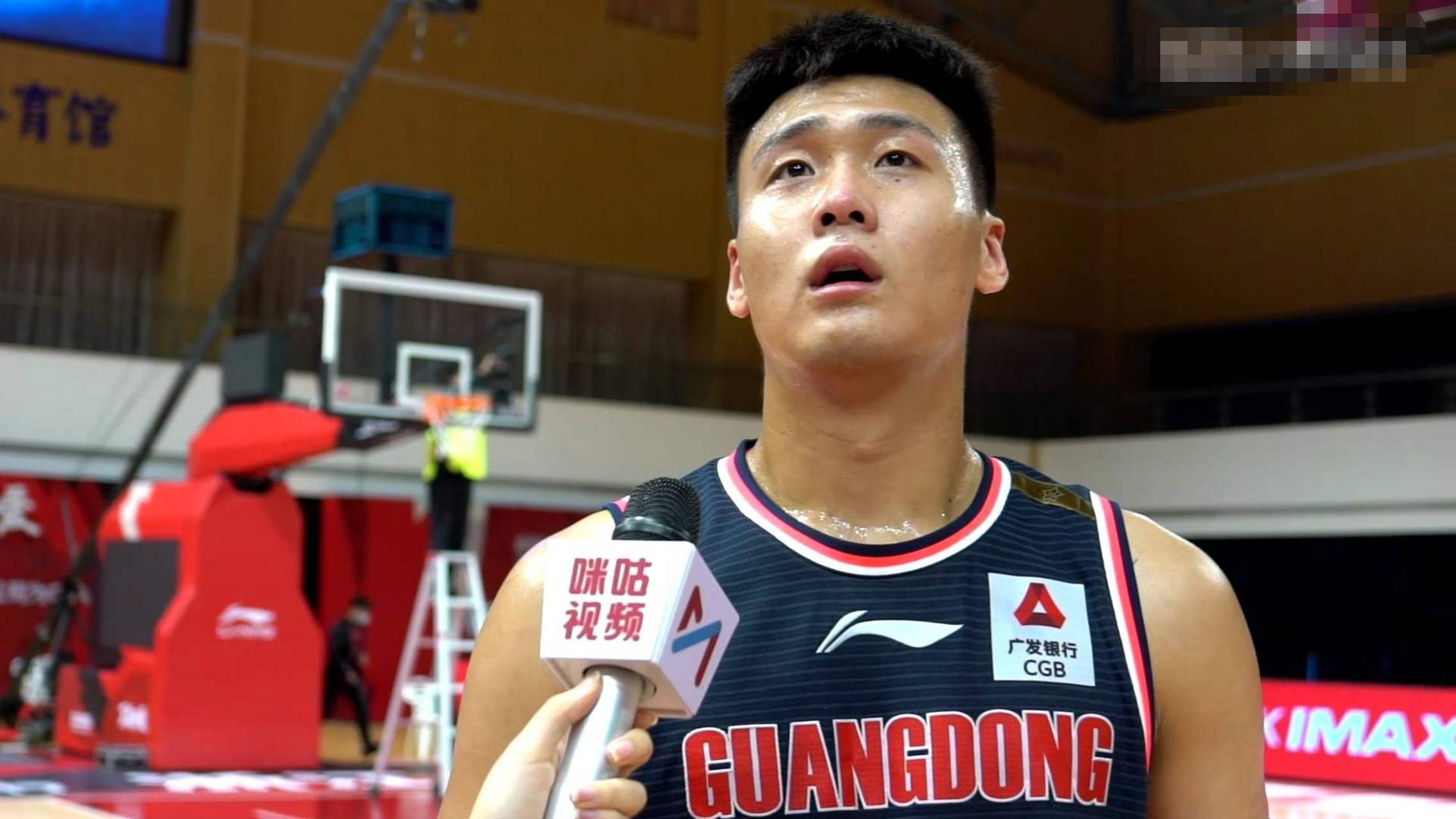 九游体育直播-贵州男篮战胜对手，迈向成功