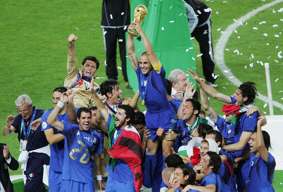 九游体育官方入口-赛场上掀起一阵风暴，两队力争胜利的简单介绍