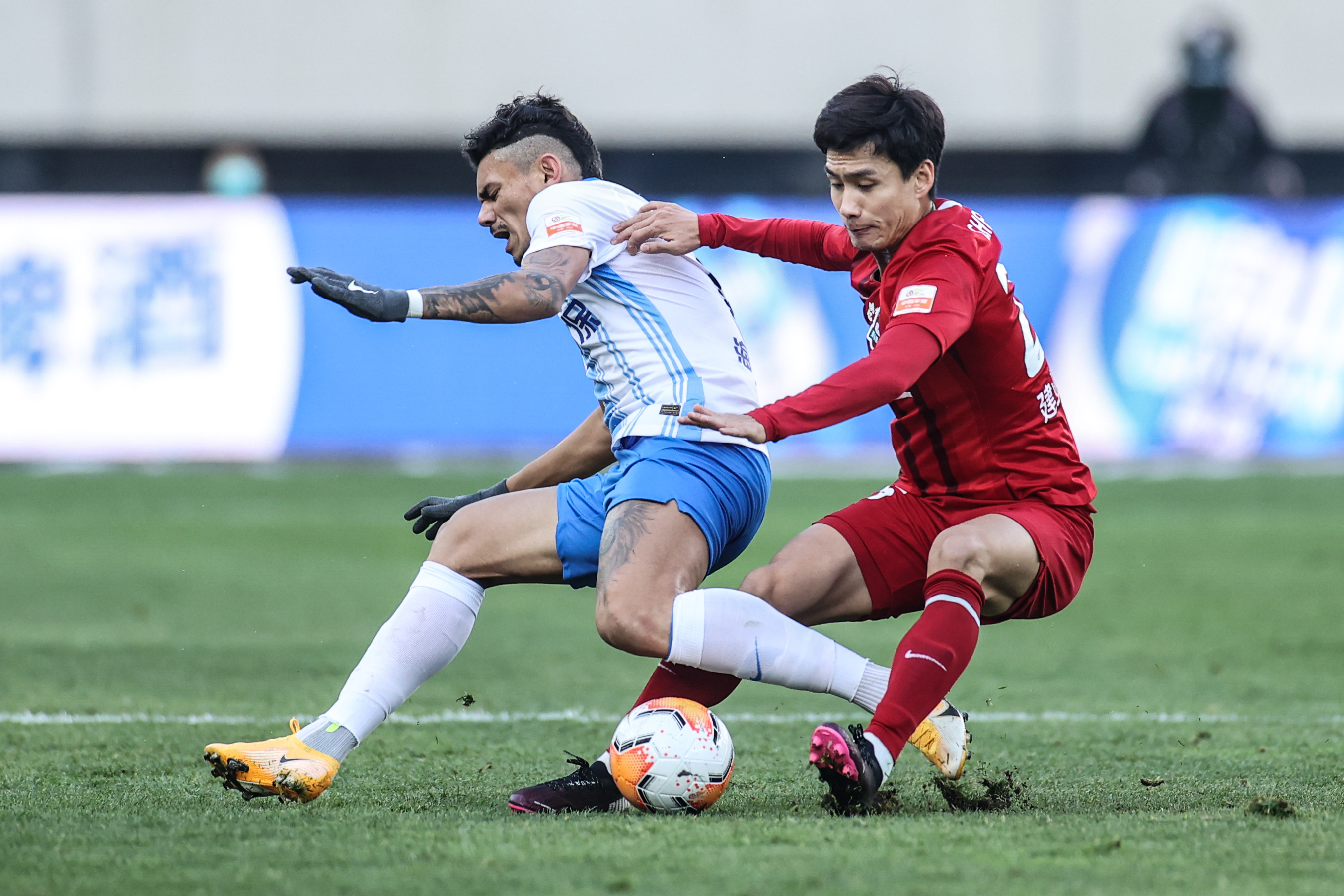 关于天津泰达诸多困难，联赛战场备受瞩目的信息