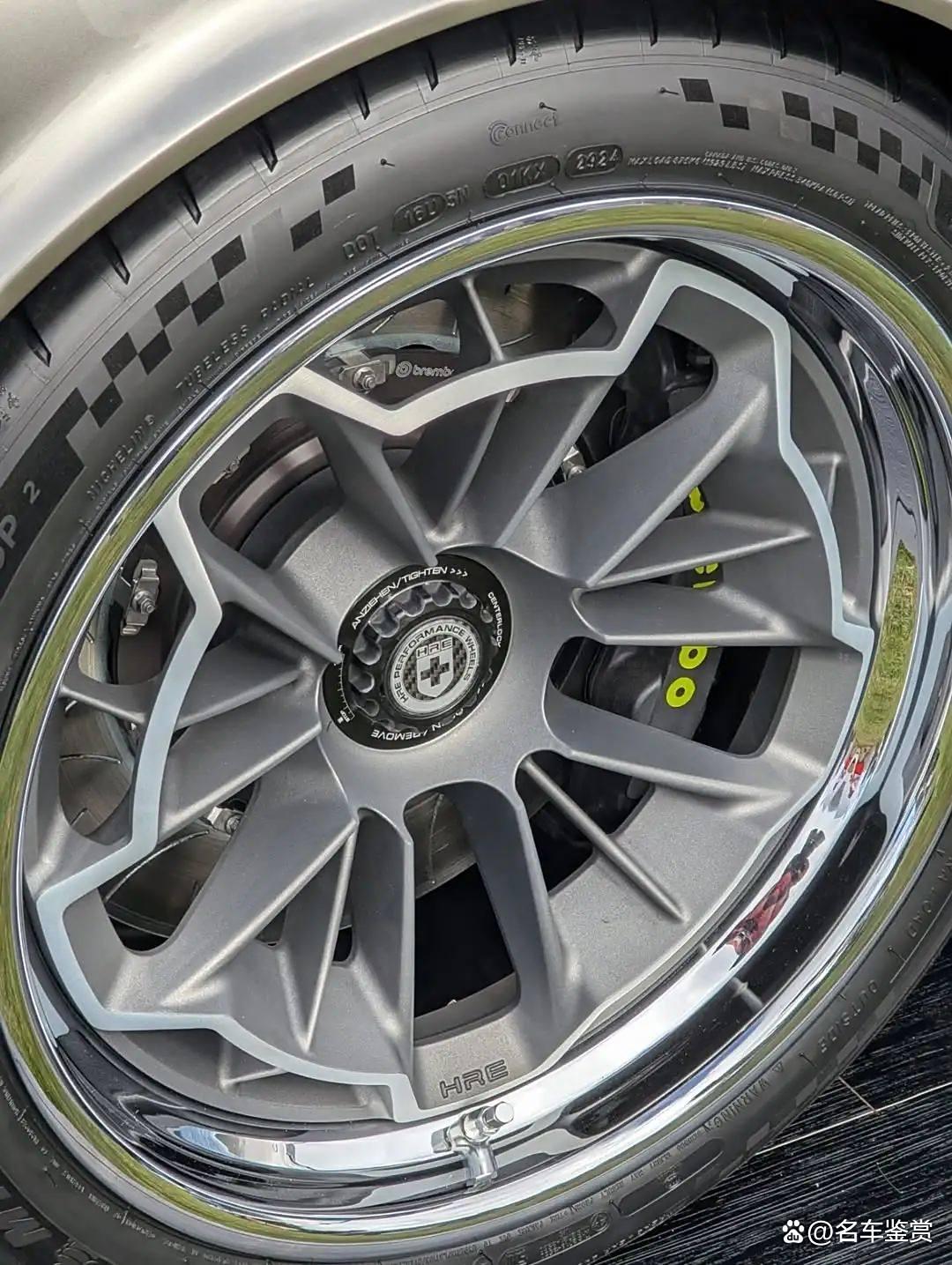 9you娱乐-关于阿斯顿马丁轻取索伯车队，拉塞尔统治全场的信息