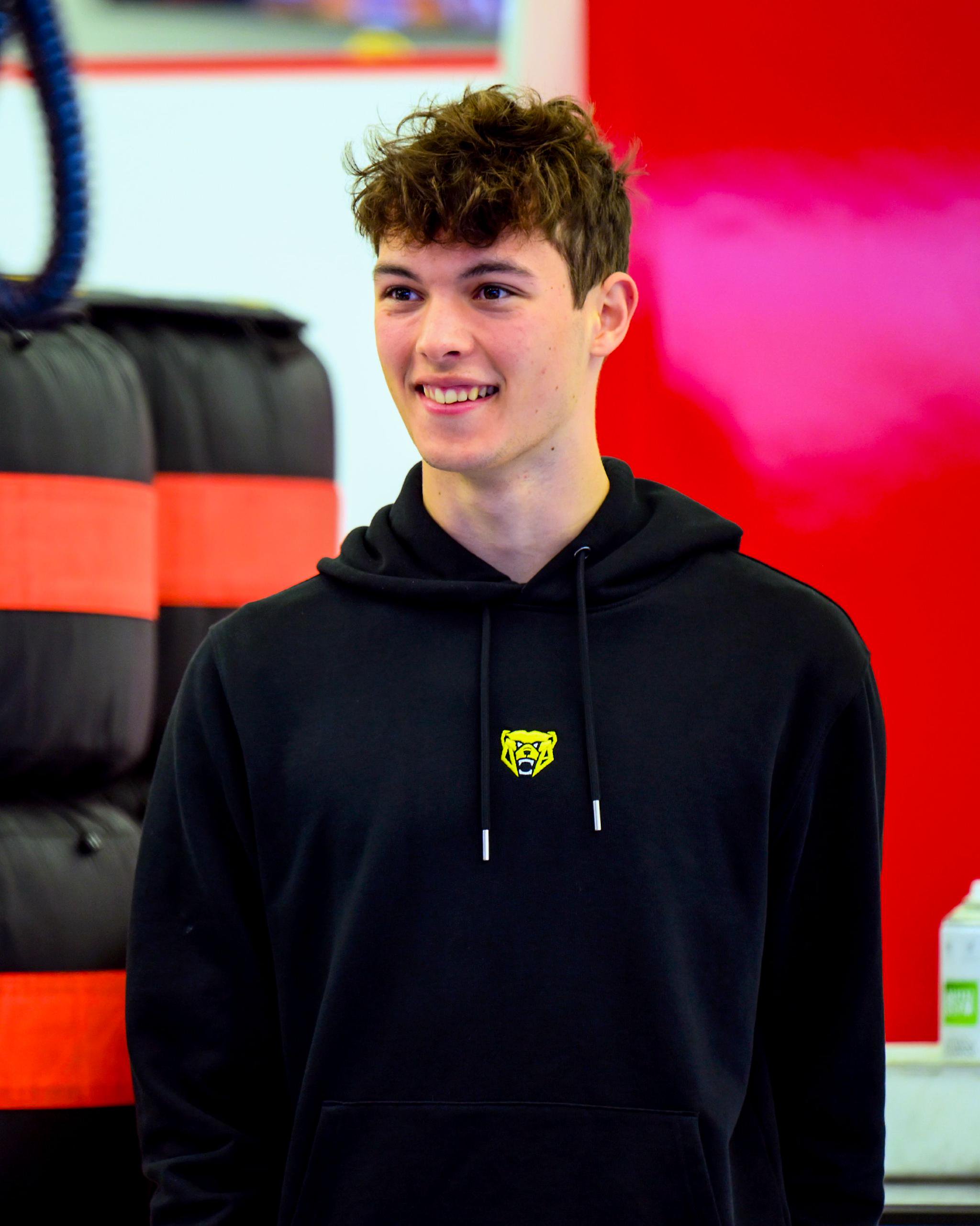 包含哈斯车队完胜红牛二队,塞恩斯刷新纪录的词条 包含哈斯车队完胜红牛二队,塞恩斯刷新纪录的词条